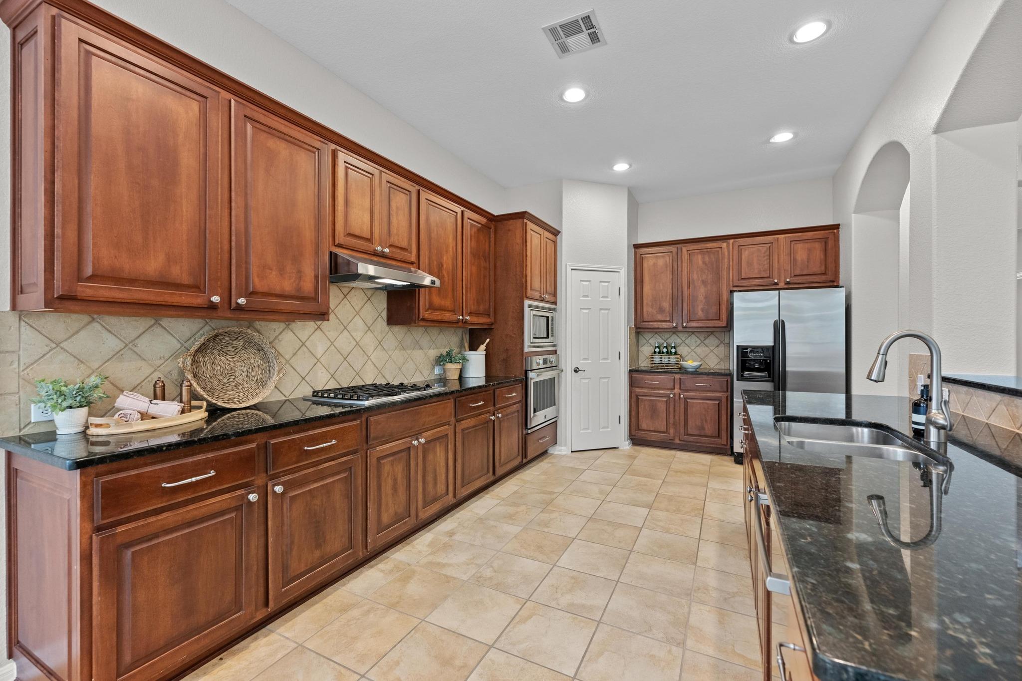 7033 Viridian Ln Property Photo 11