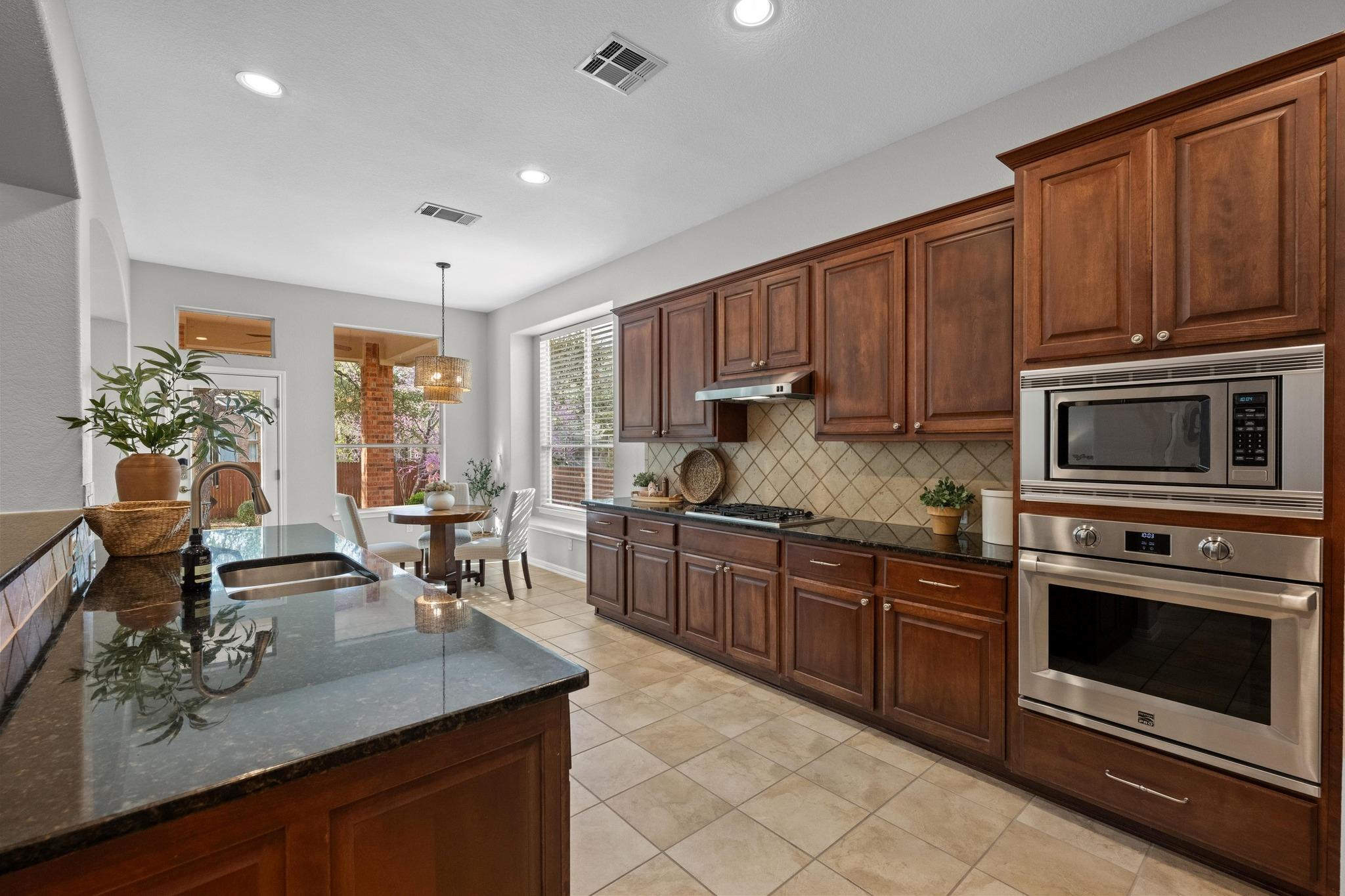 7033 Viridian Ln Property Photo 12