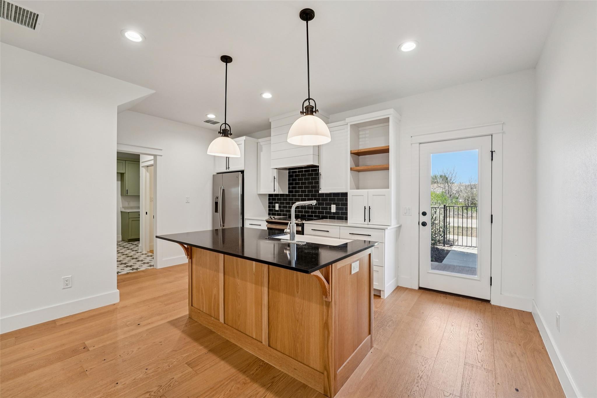 416 Stagecoach Trl Property Photo 6
