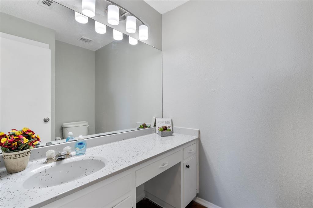 1703 Rawhide Loop Property Photo 8