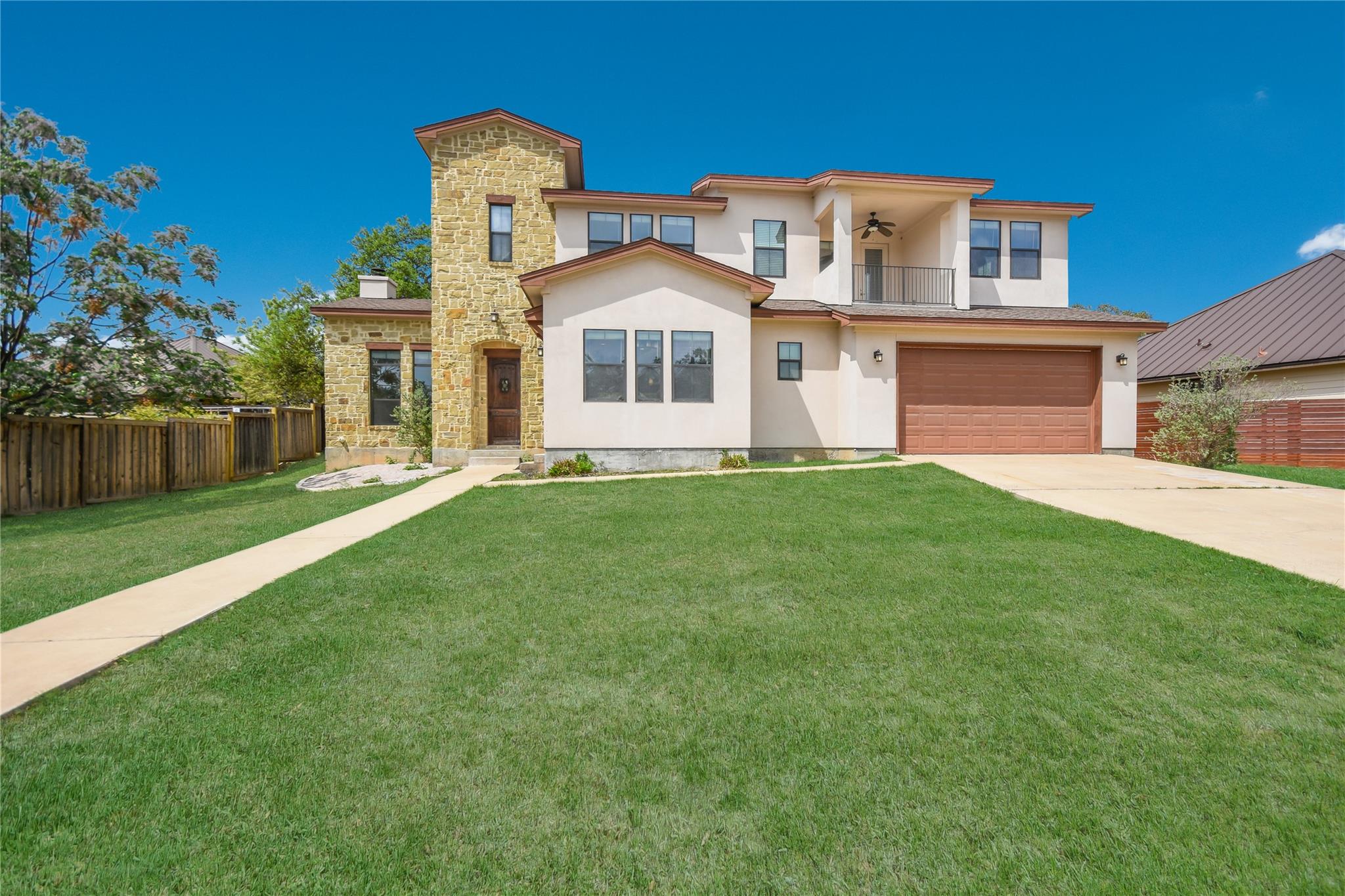 18400 Lakepoint Cv Property Photo 1