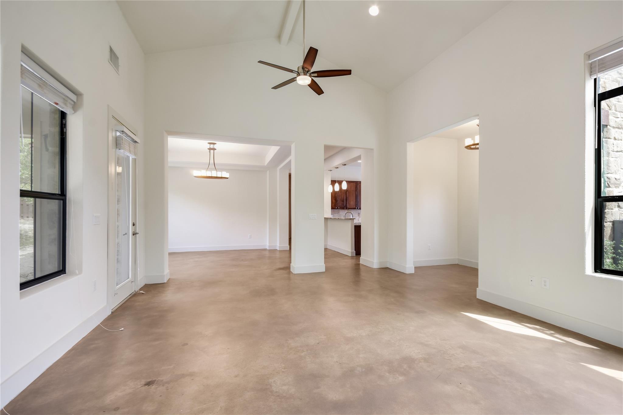 18400 Lakepoint Cv Property Photo 6