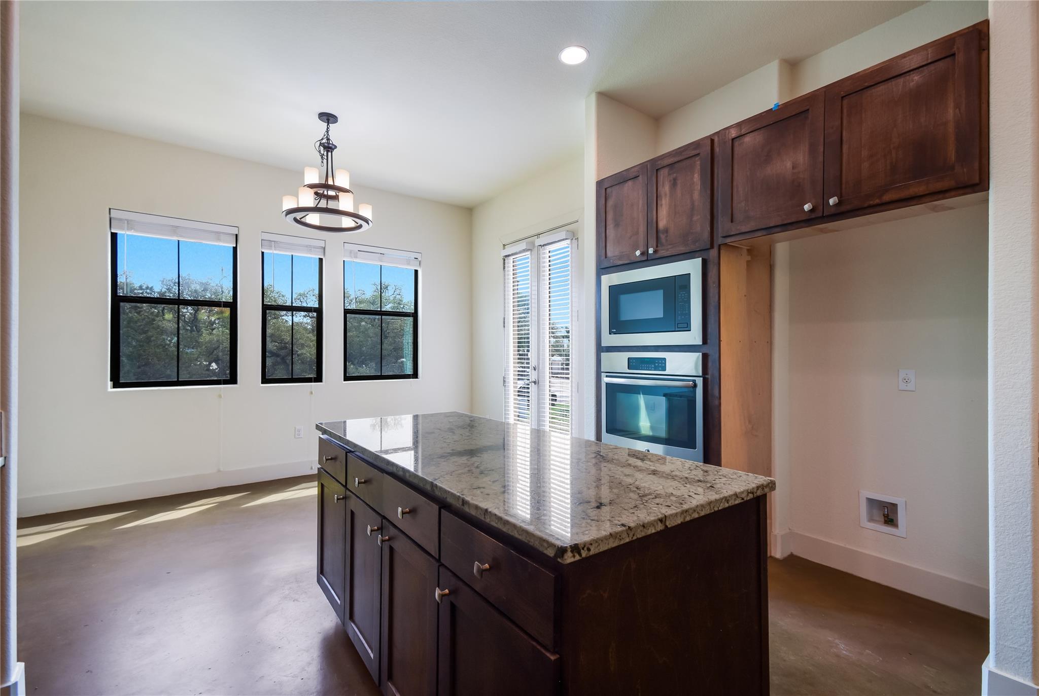 18400 Lakepoint Cv Property Photo 10