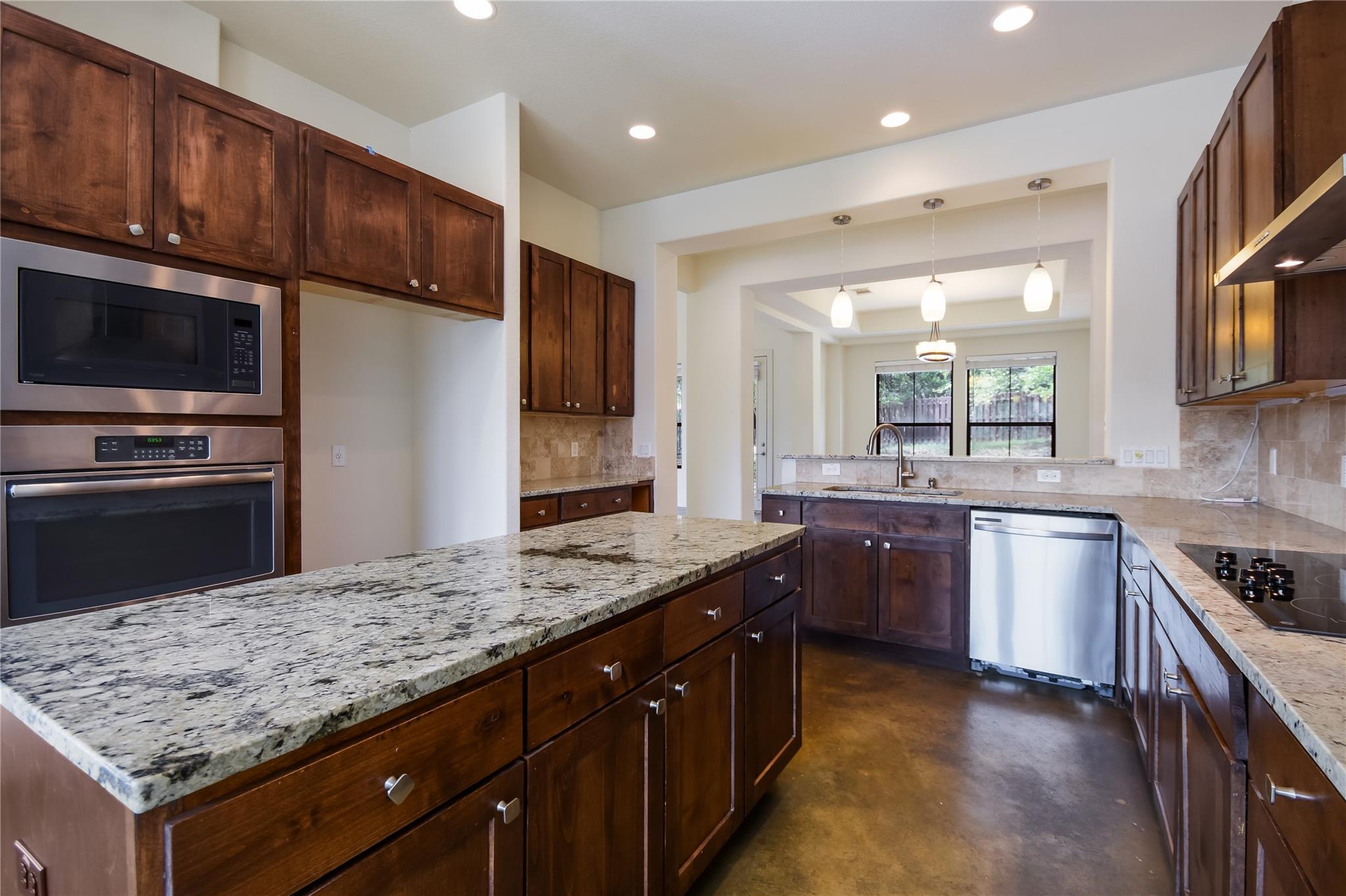 18400 Lakepoint Cv Property Photo 13