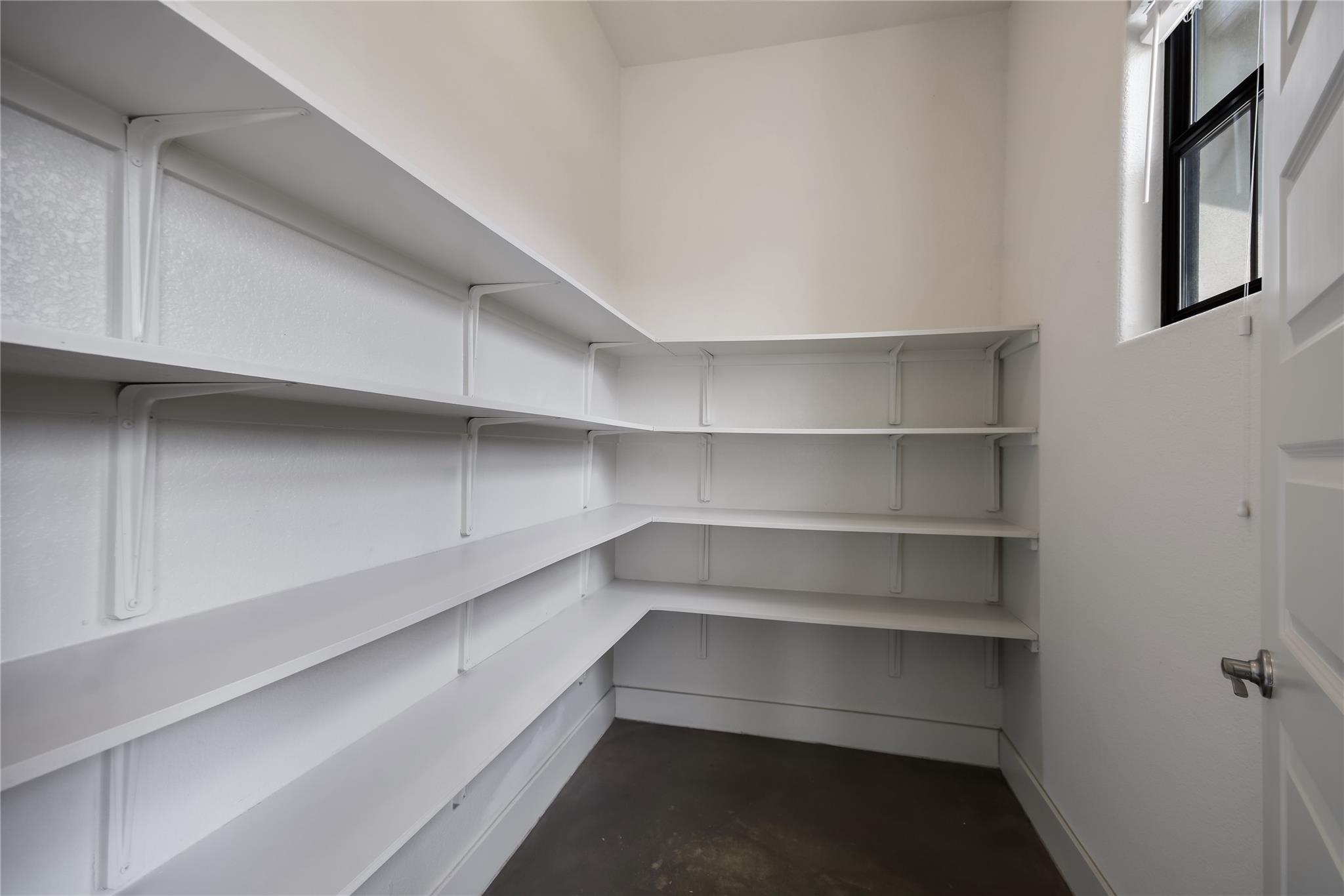 18400 Lakepoint Cv Property Photo 14