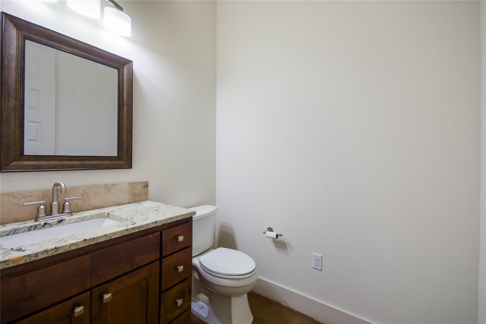 18400 Lakepoint Cv Property Photo 15