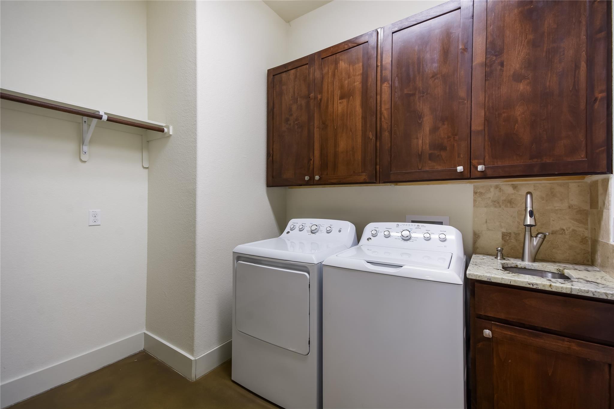 18400 Lakepoint Cv Property Photo 16