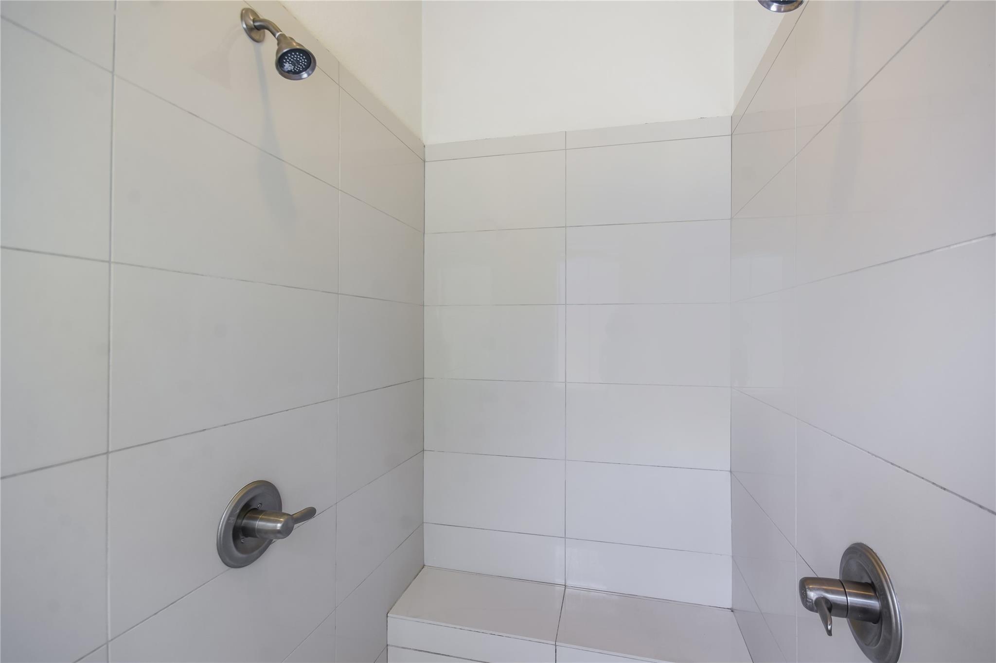 18400 Lakepoint Cv Property Photo 19