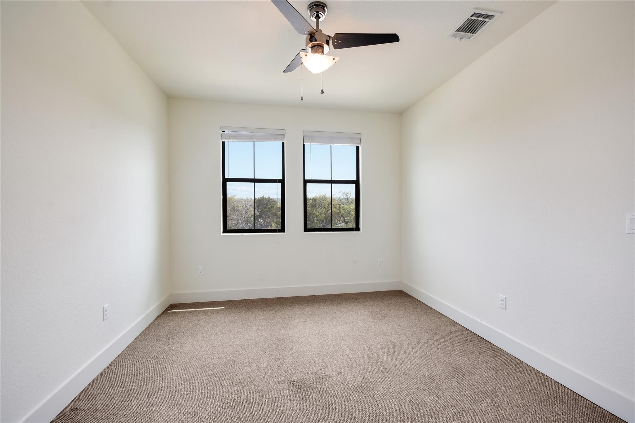 18400 Lakepoint Cv Property Photo 26
