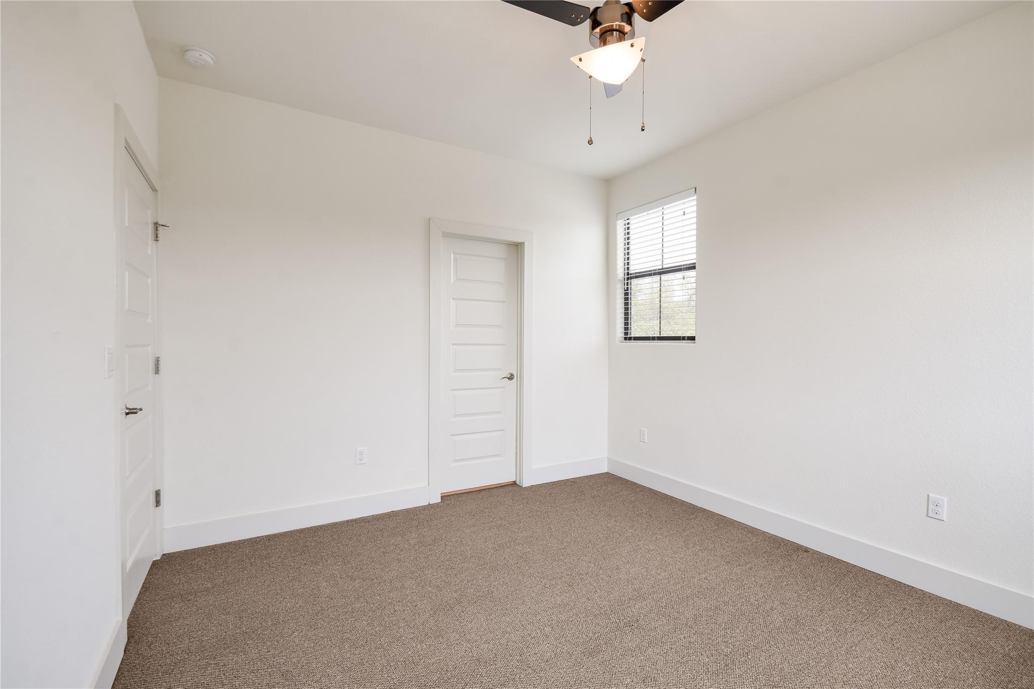 18400 Lakepoint Cv Property Photo 27
