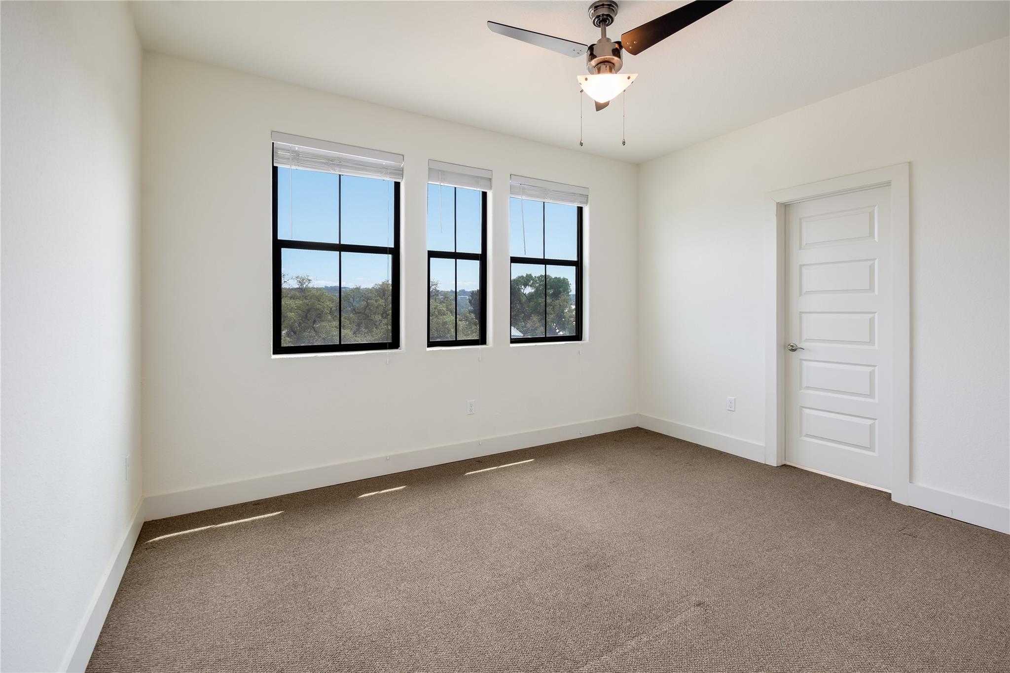 18400 Lakepoint Cv Property Photo 29