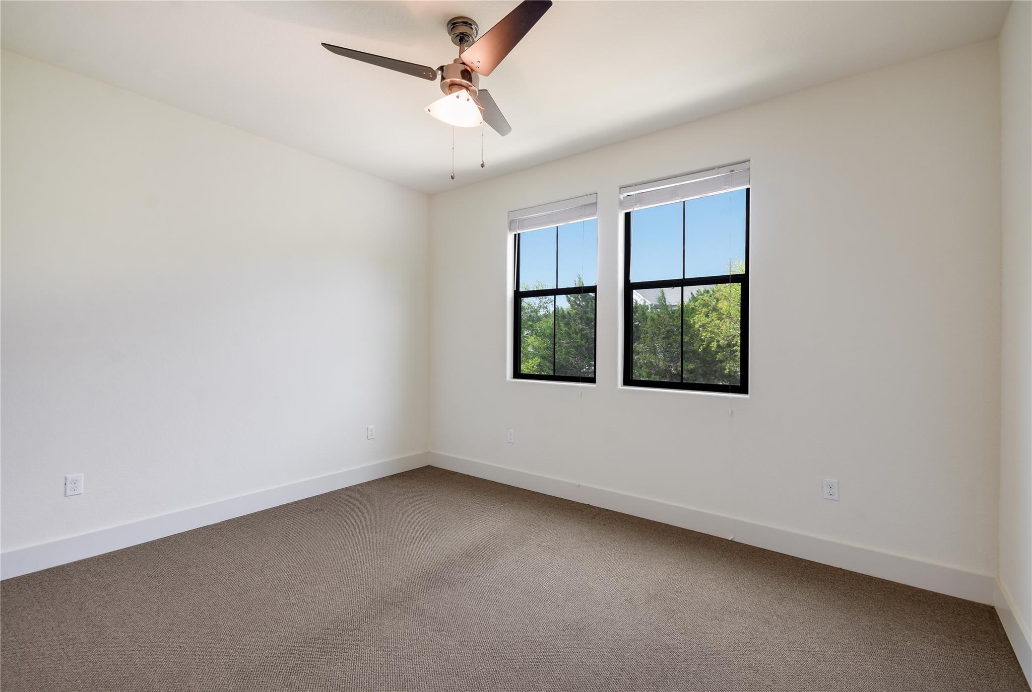 18400 Lakepoint Cv Property Photo 31