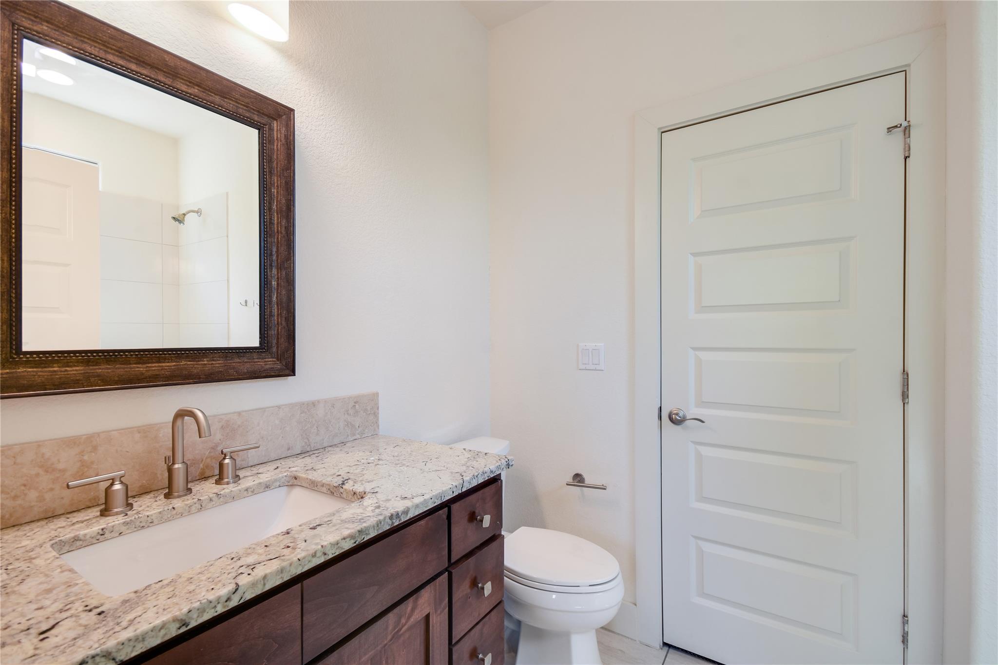 18400 Lakepoint Cv Property Photo 32