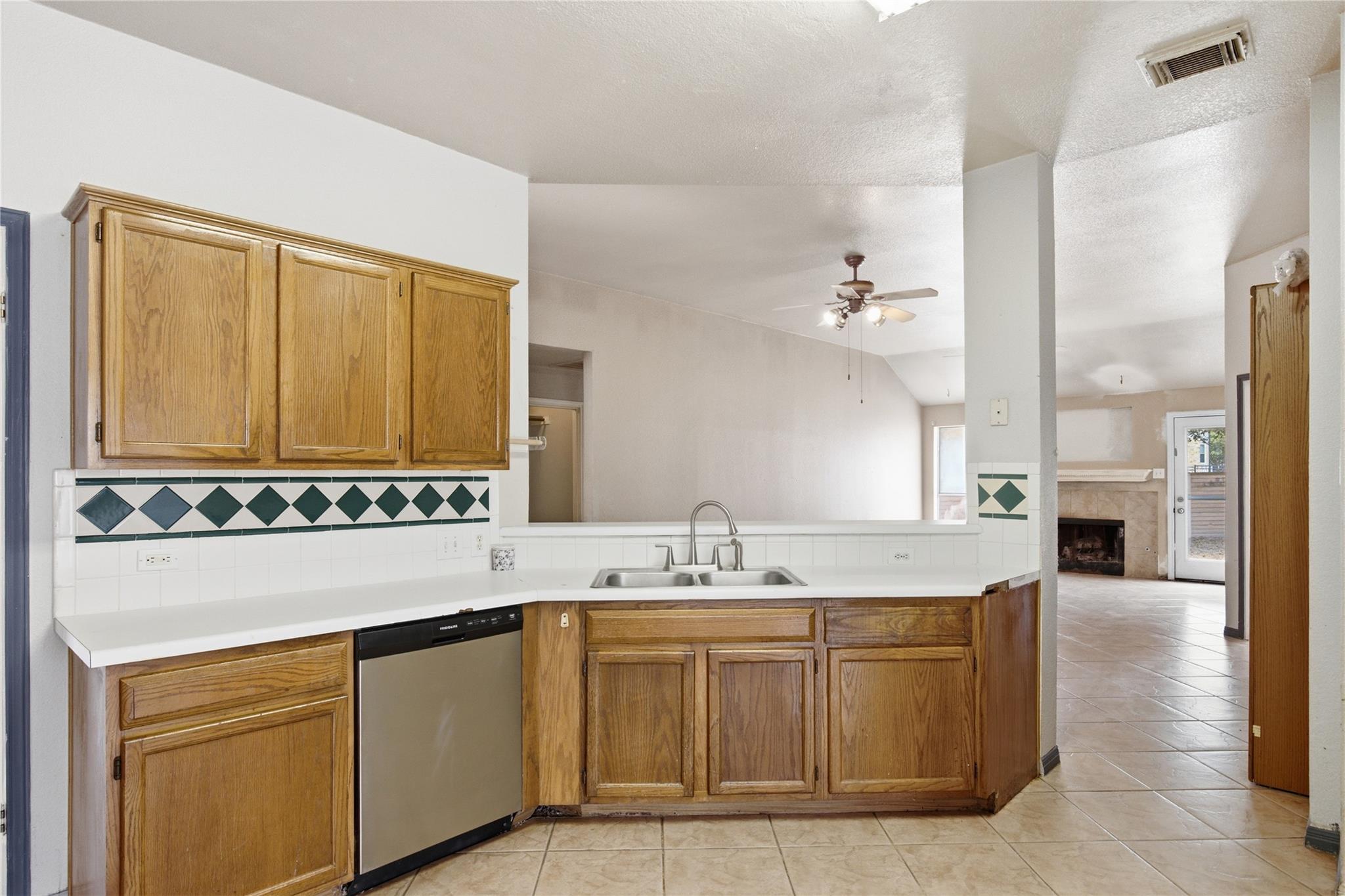 801 Lawmans Ct Property Photo 10