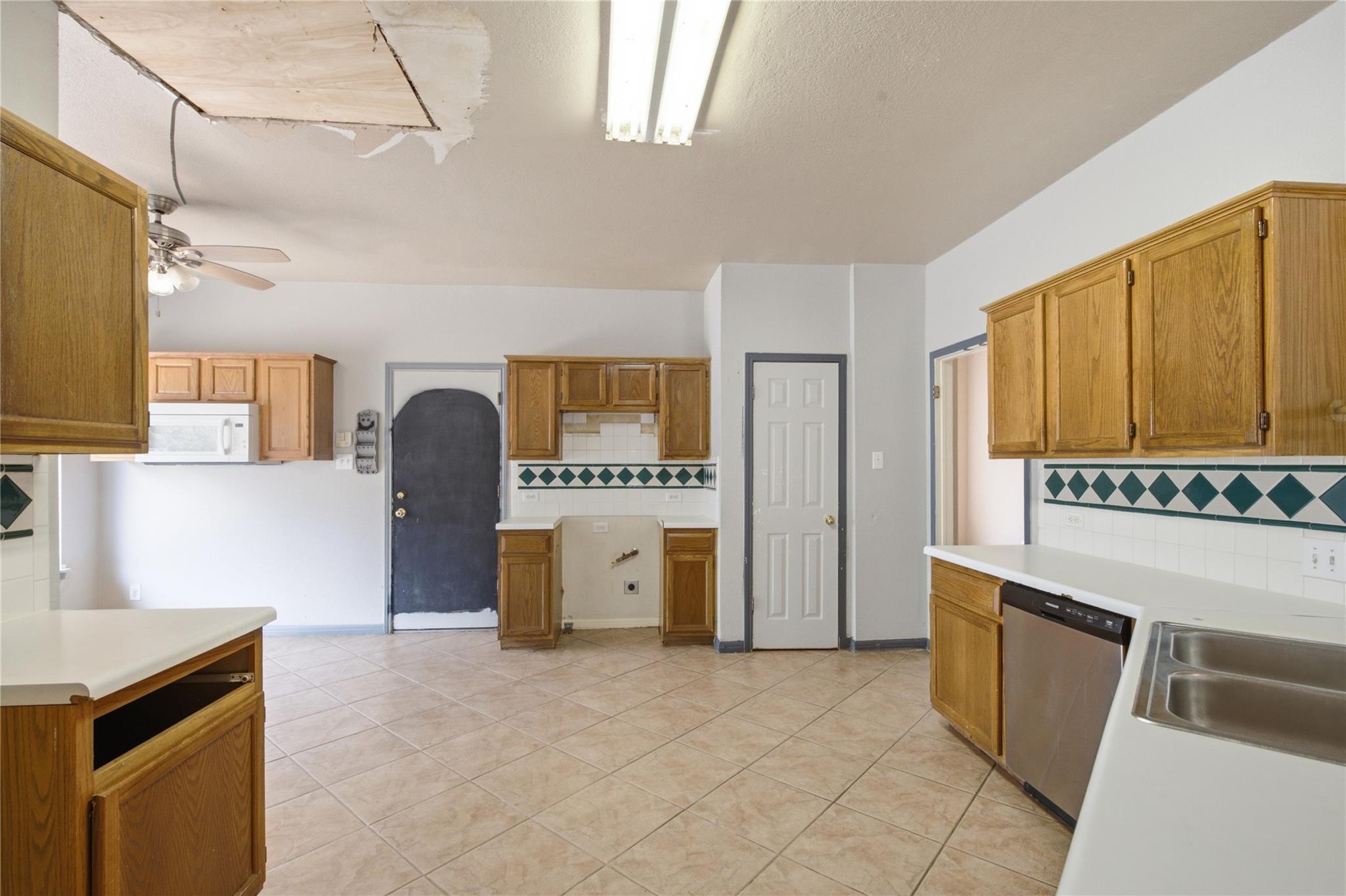 801 Lawmans Ct Property Photo 12
