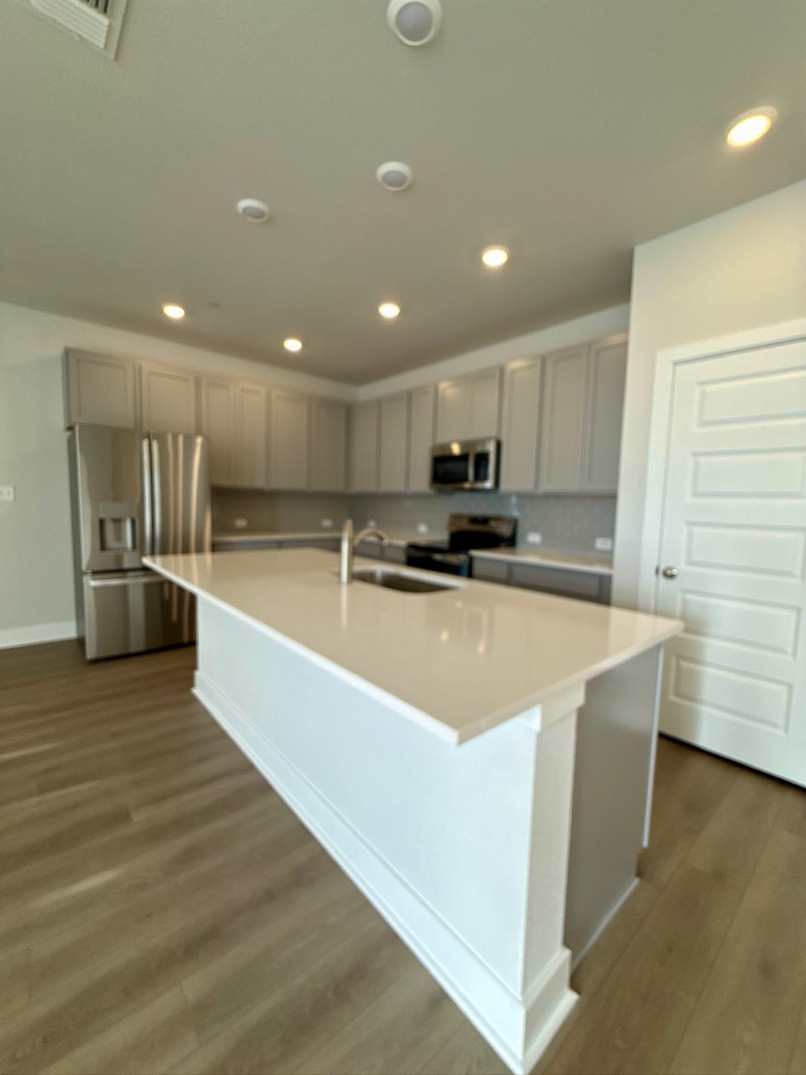 533 Emory Crossing Blvd Property Photo 8