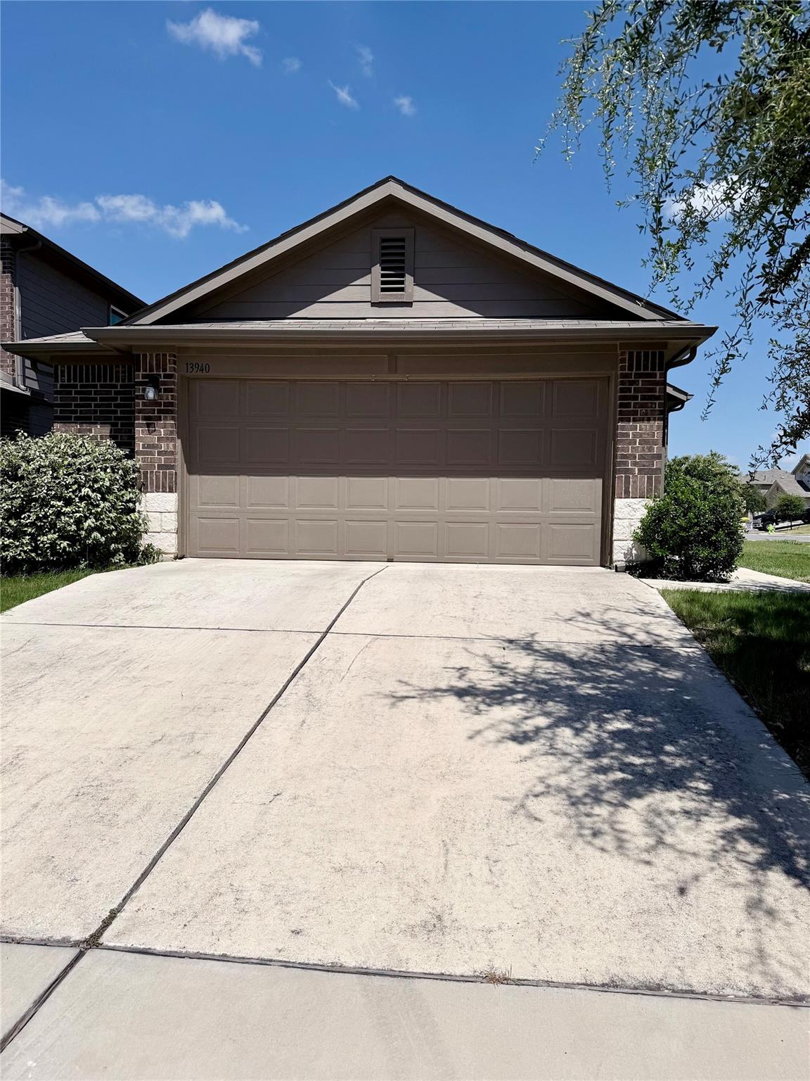 13940 Heywood Dr Property Photo 1