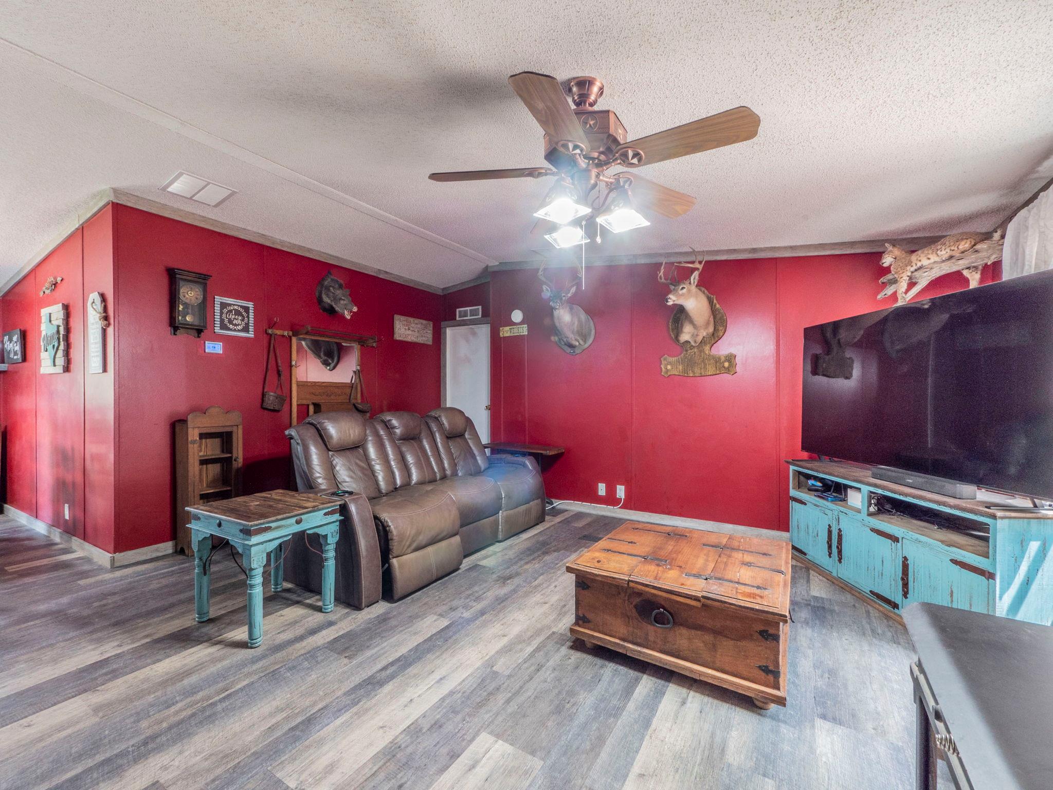 146 Fealy Rd Property Photo 4