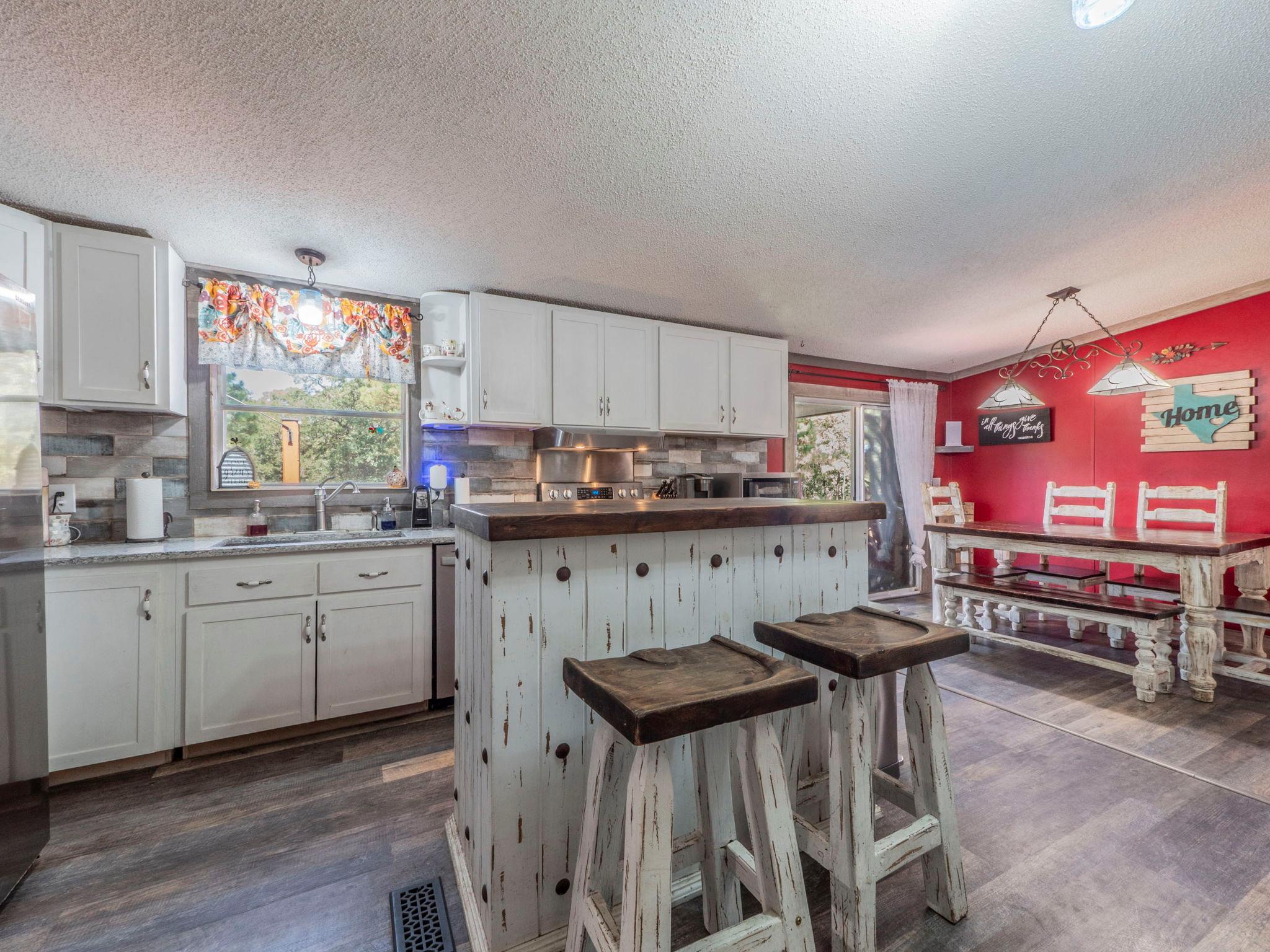 146 Fealy Rd Property Photo 6