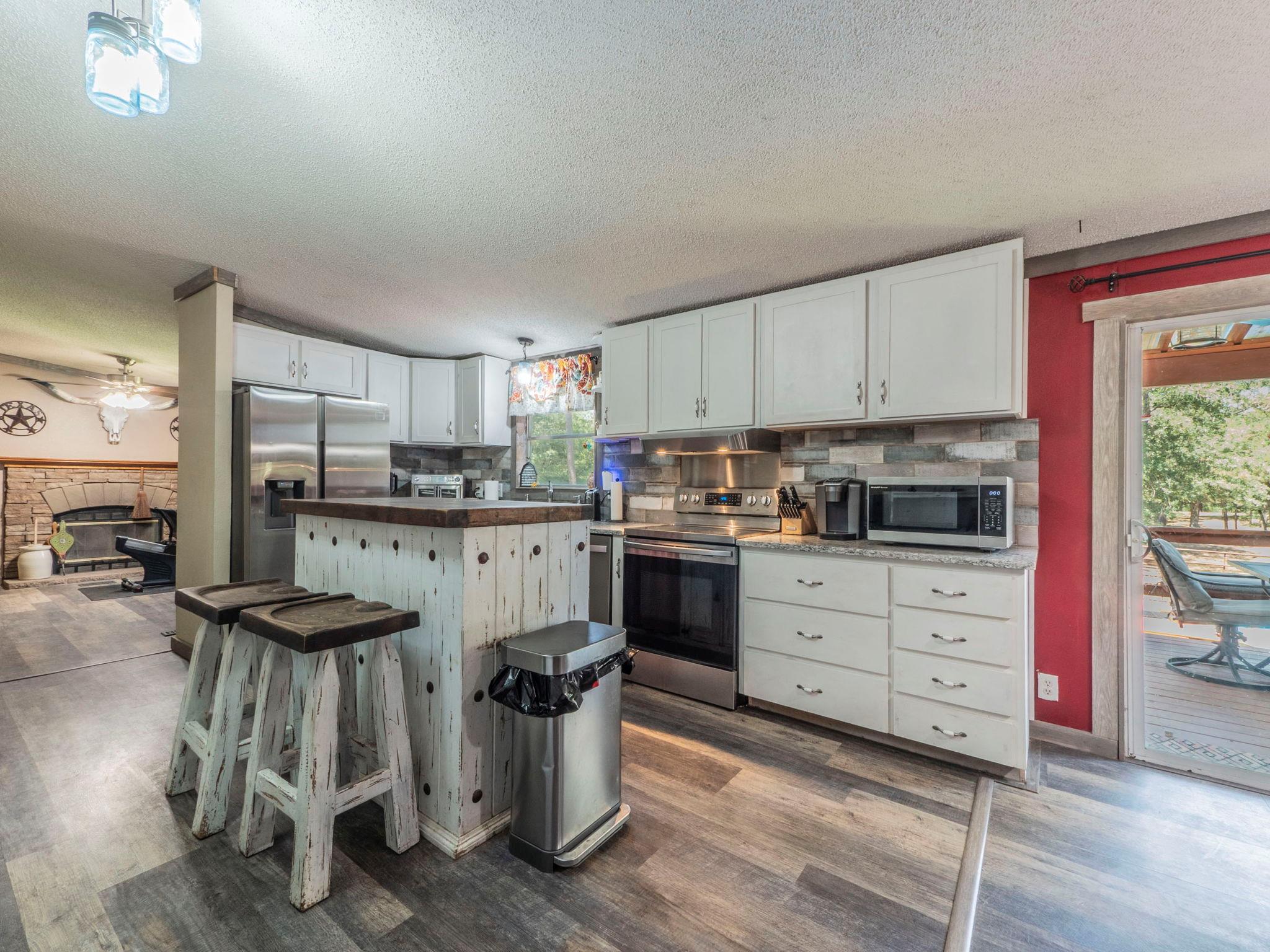 146 Fealy Rd Property Photo 7