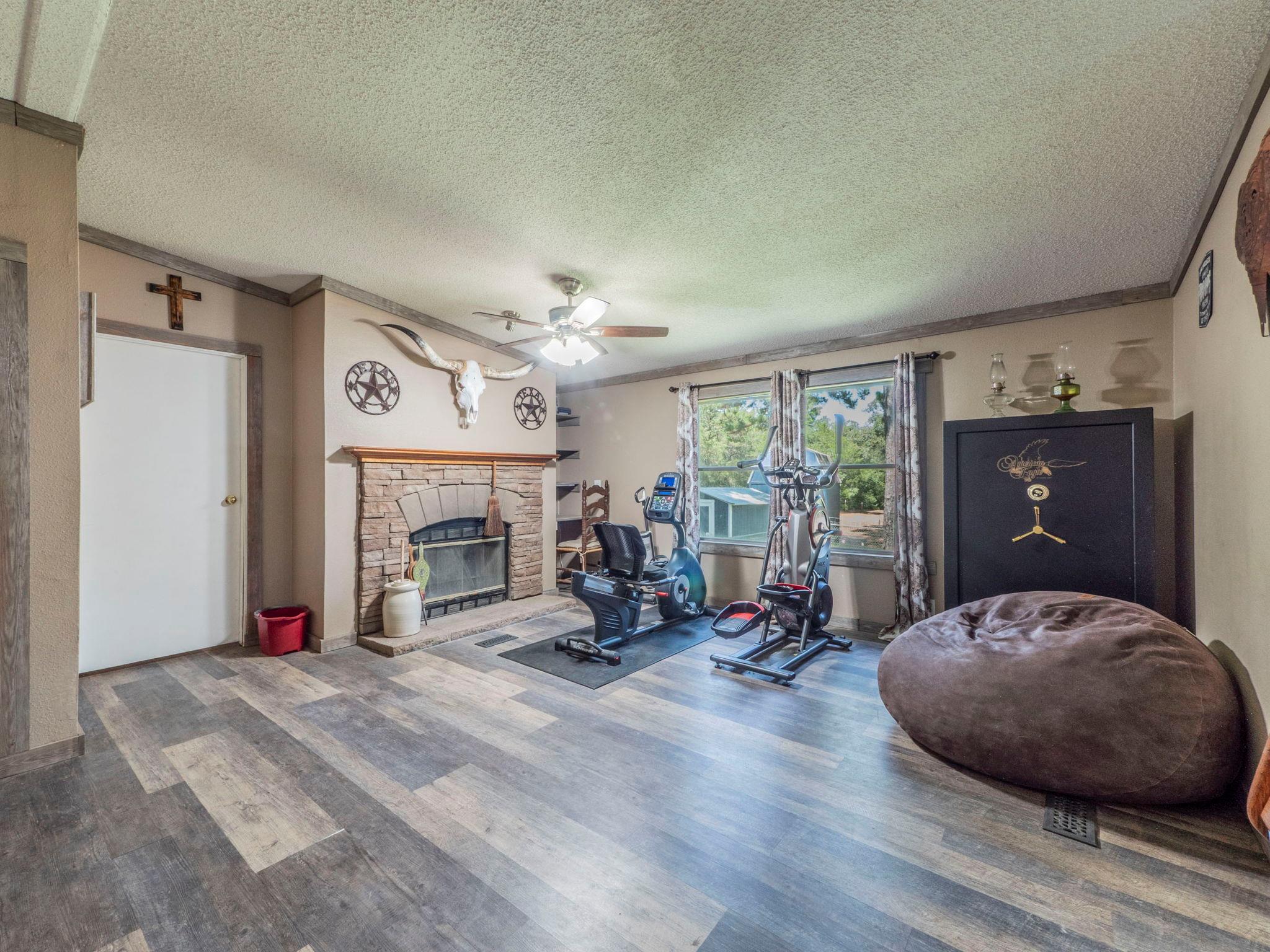 146 Fealy Rd Property Photo 8