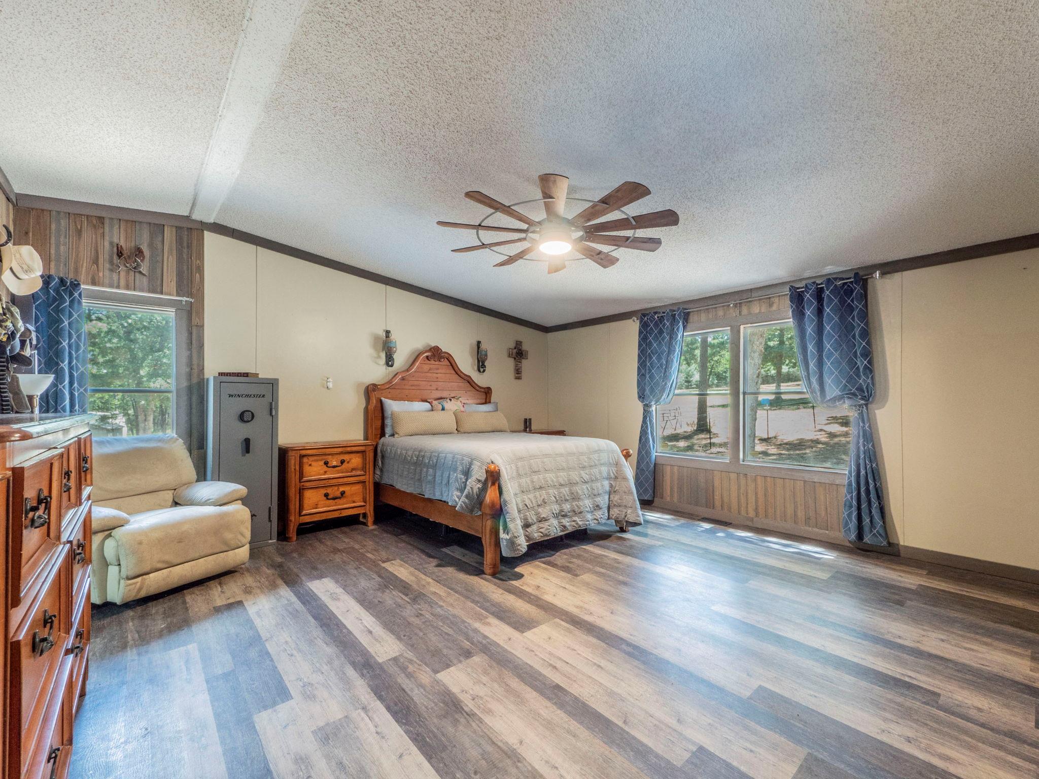 146 Fealy Rd Property Photo 9