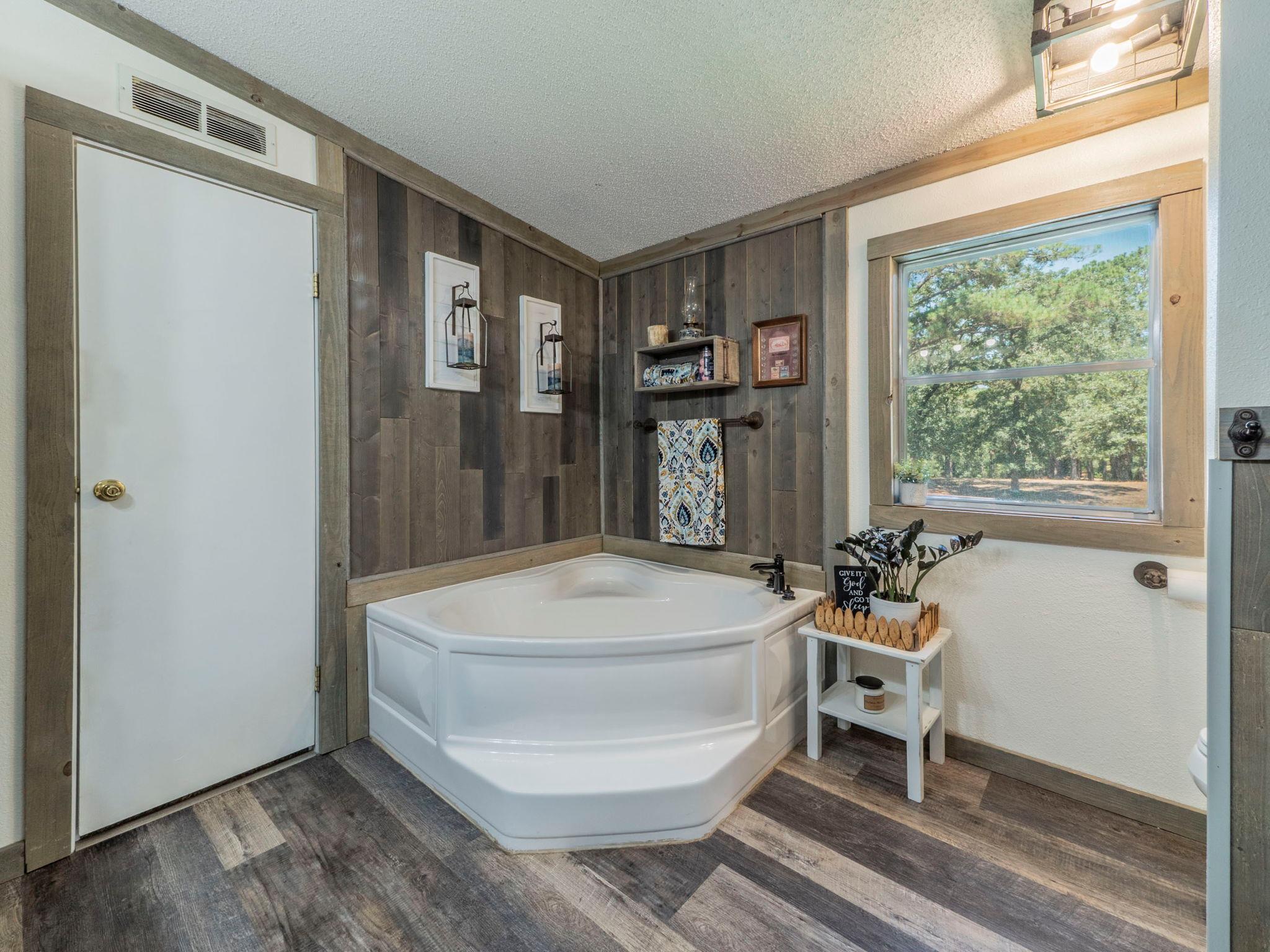 146 Fealy Rd Property Photo 12