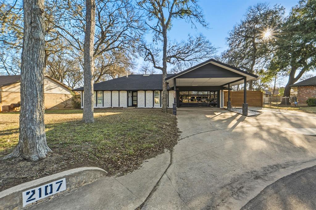 2107 Lewood Cir Property Photo 1
