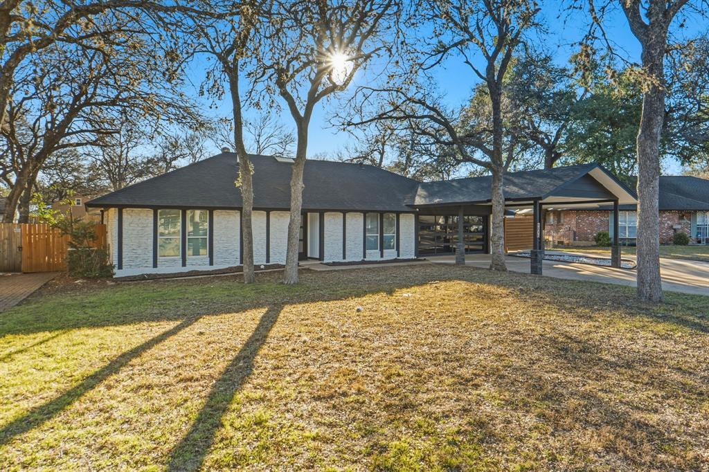 2107 Lewood Cir Property Photo 2