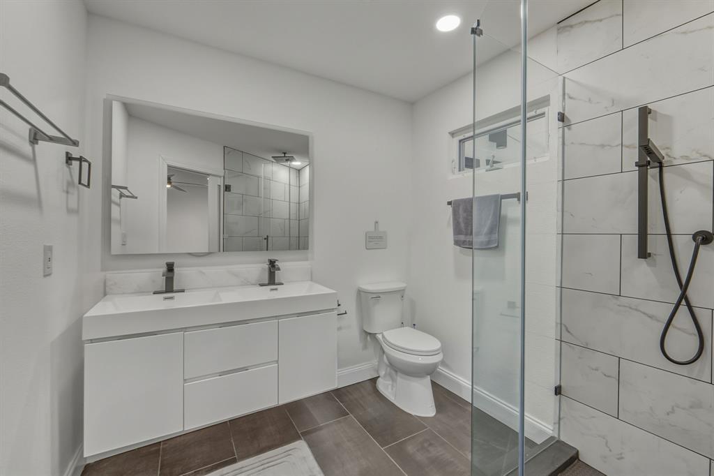 2107 Lewood Cir Property Photo 11