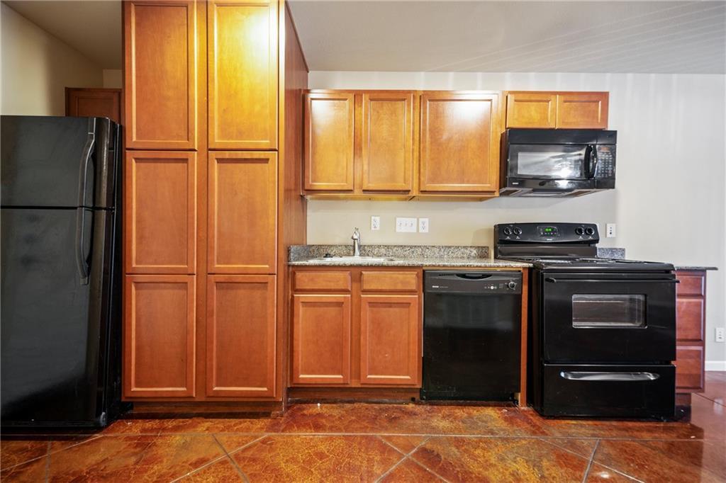 301 W 38th St #106 Property Photo 3