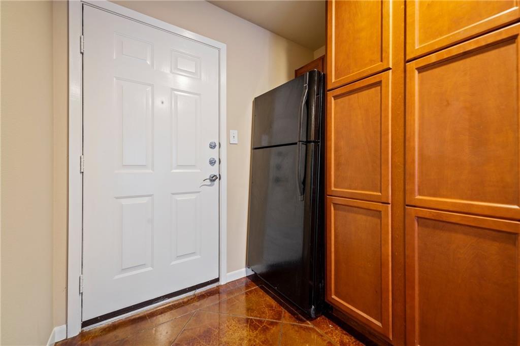 301 W 38th St #106 Property Photo 5