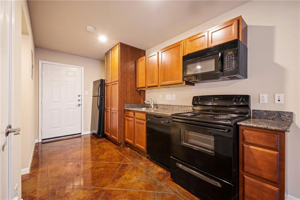 301 W 38th St #106 Property Photo 6