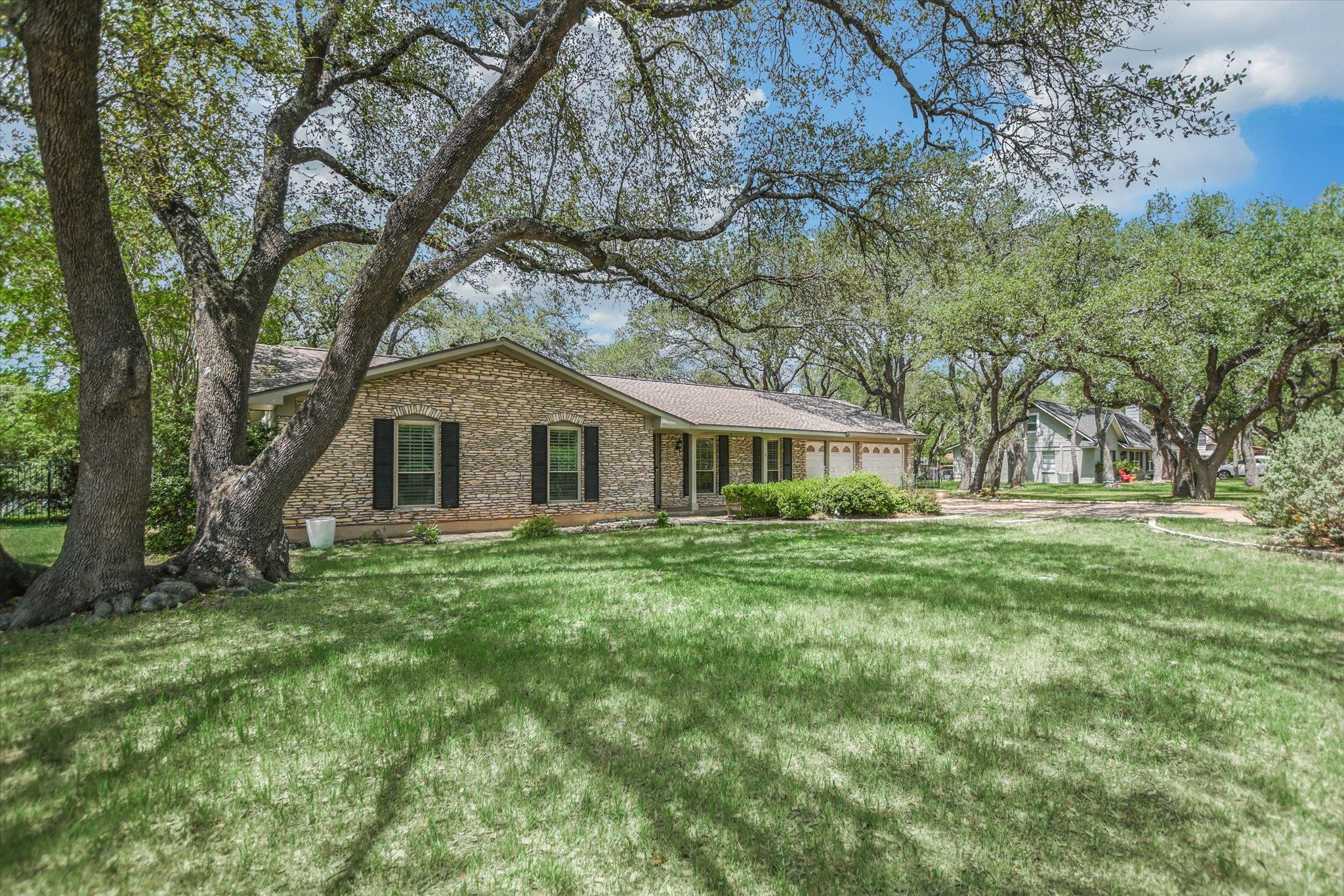 5803 Sierra Leon Property Photo