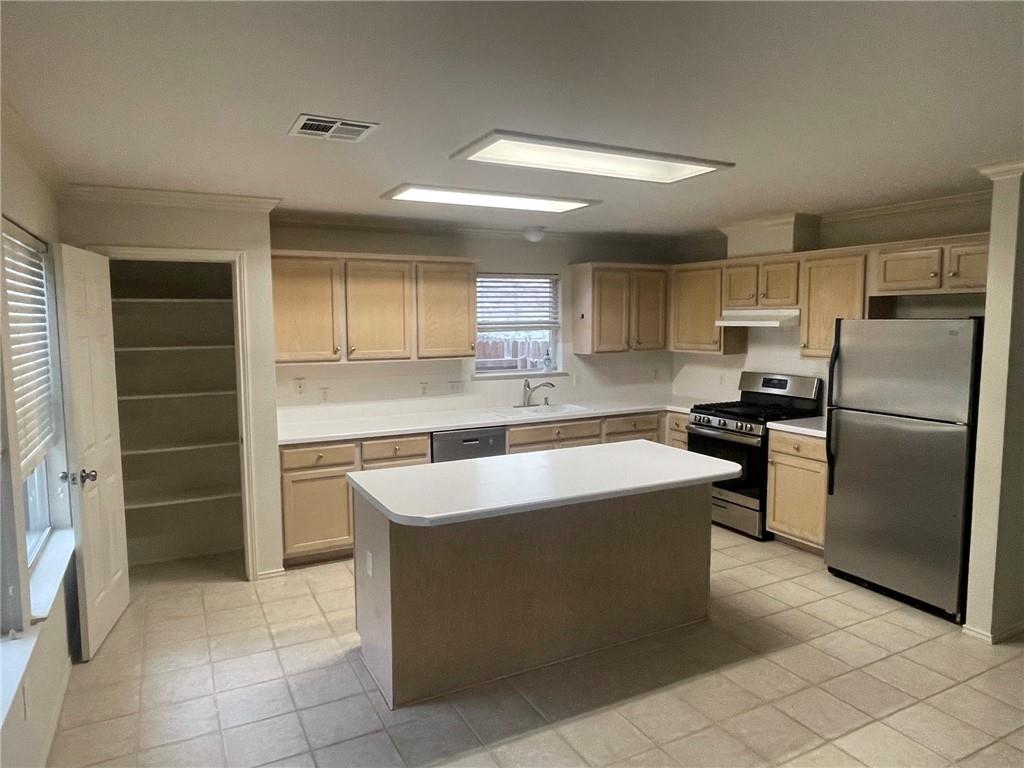 613 Stallion Dr Property Photo 4