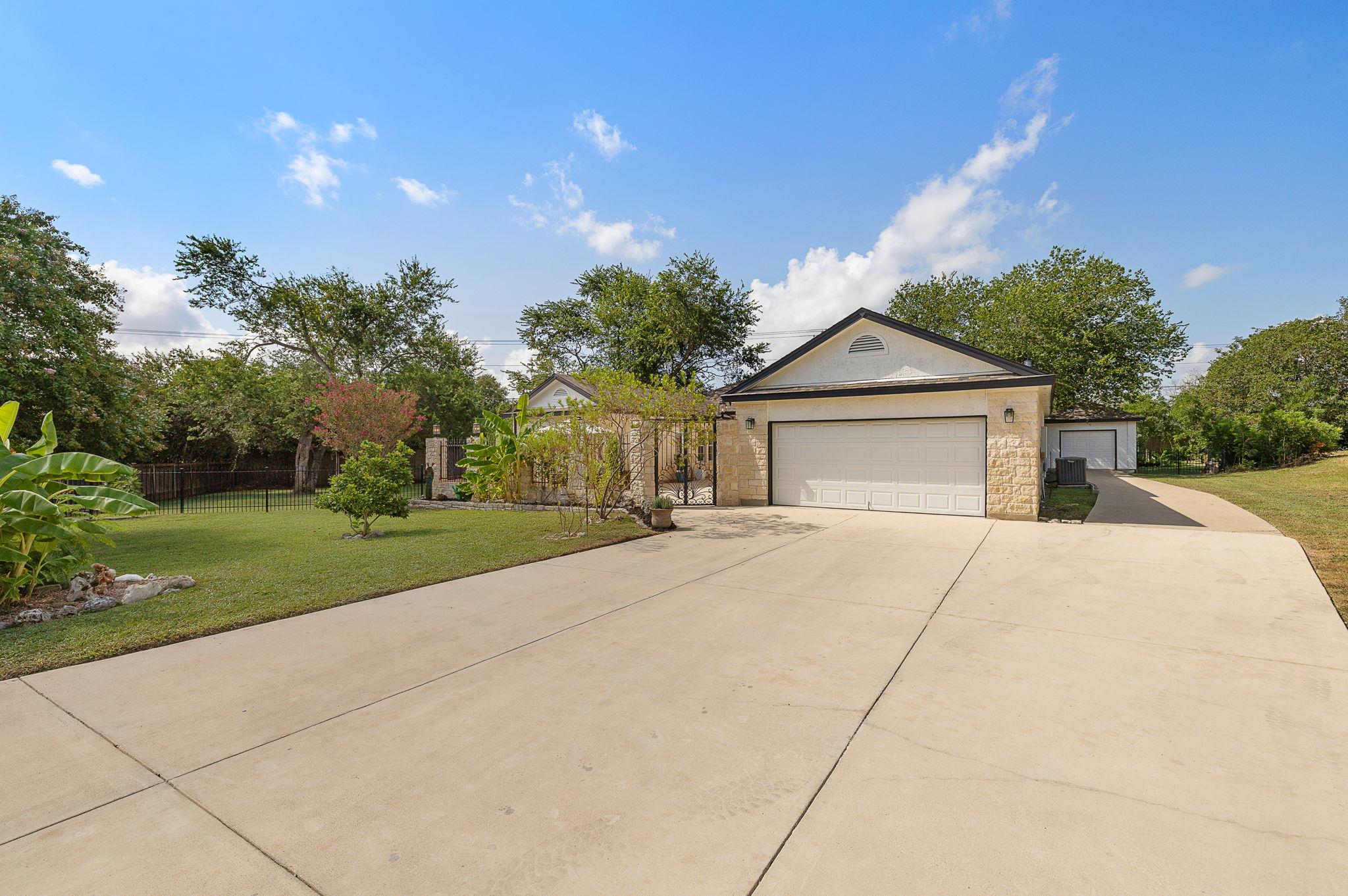 11808 Arnold Ln Property Photo 4