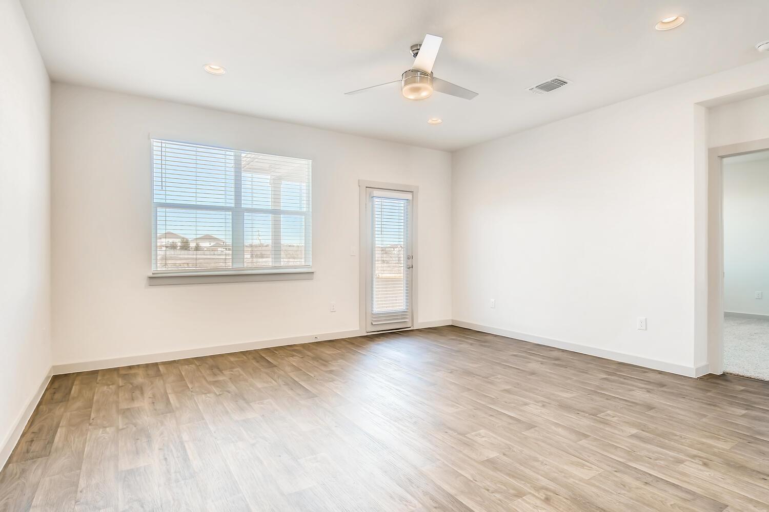 13820 Clerk St Property Photo 4