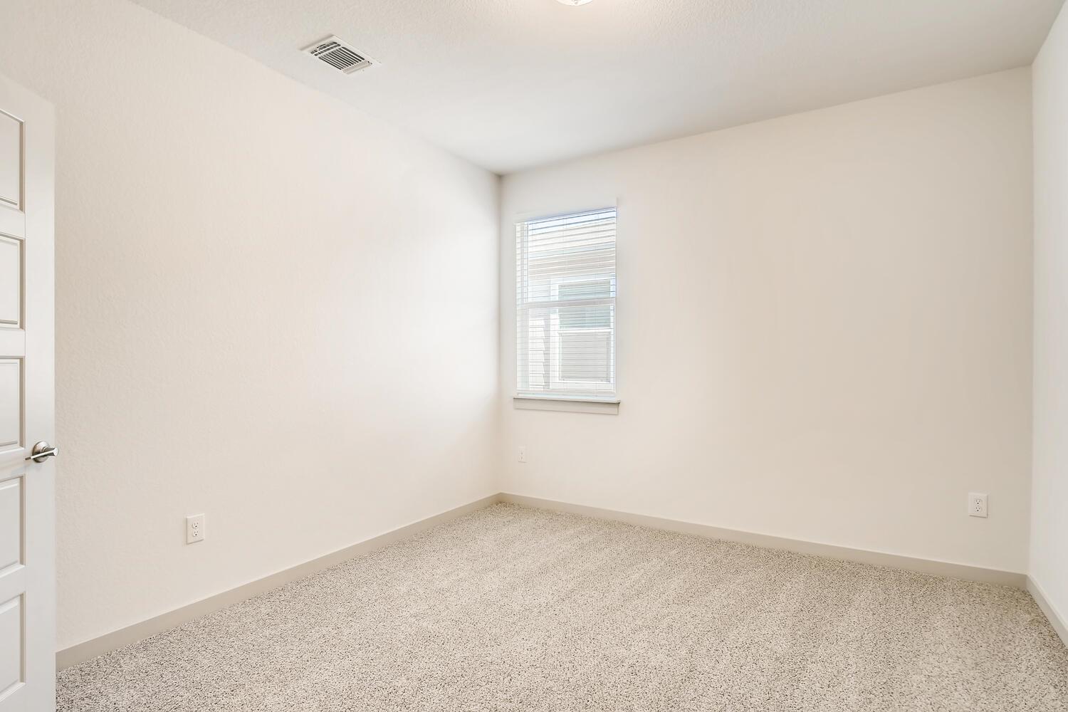 13820 Clerk St Property Photo 8