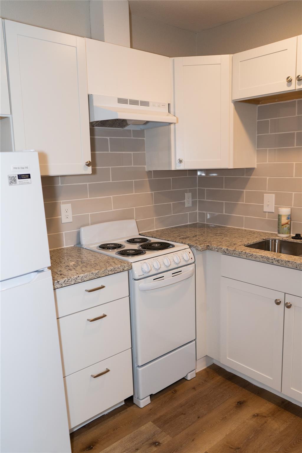 97 Anthony St #b Property Photo 4