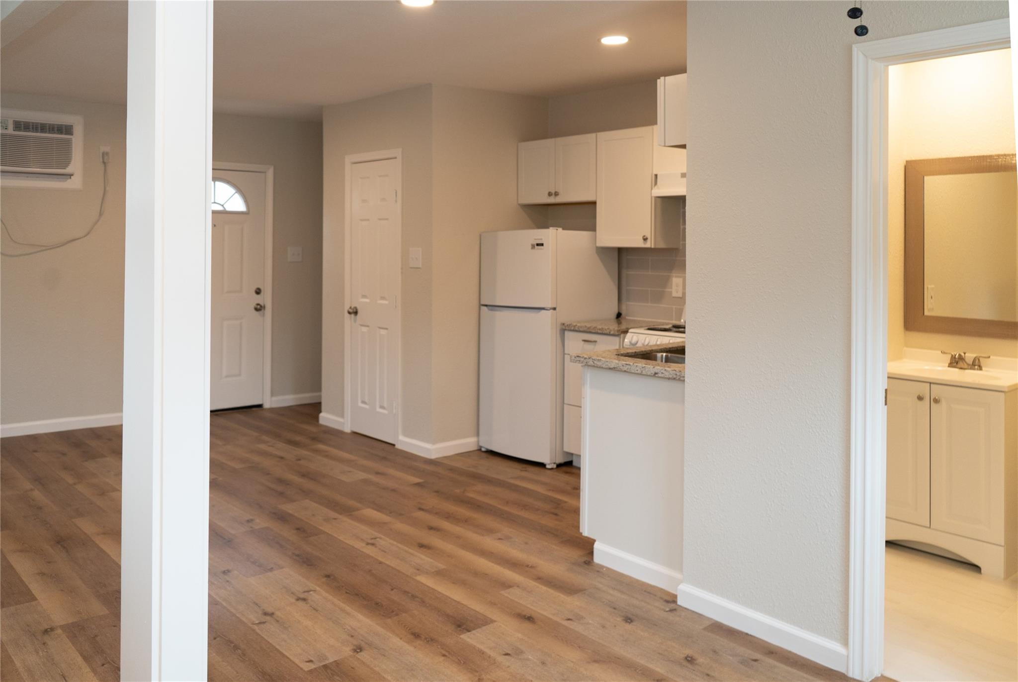 97 Anthony St #b Property Photo 8