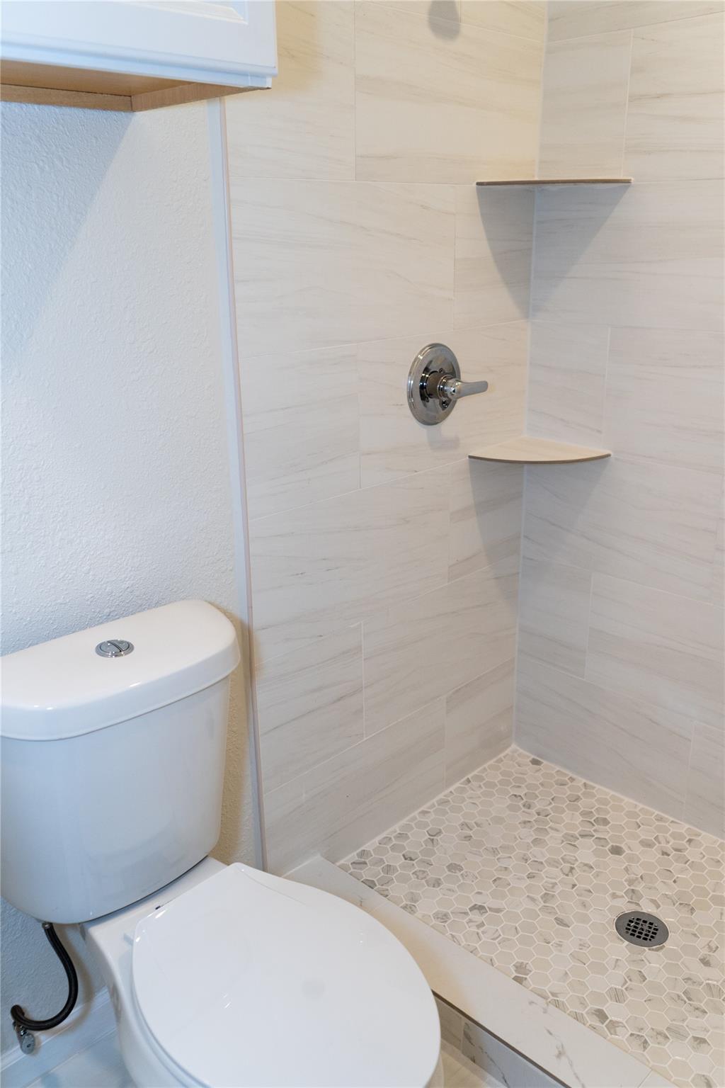 97 Anthony St #b Property Photo 10