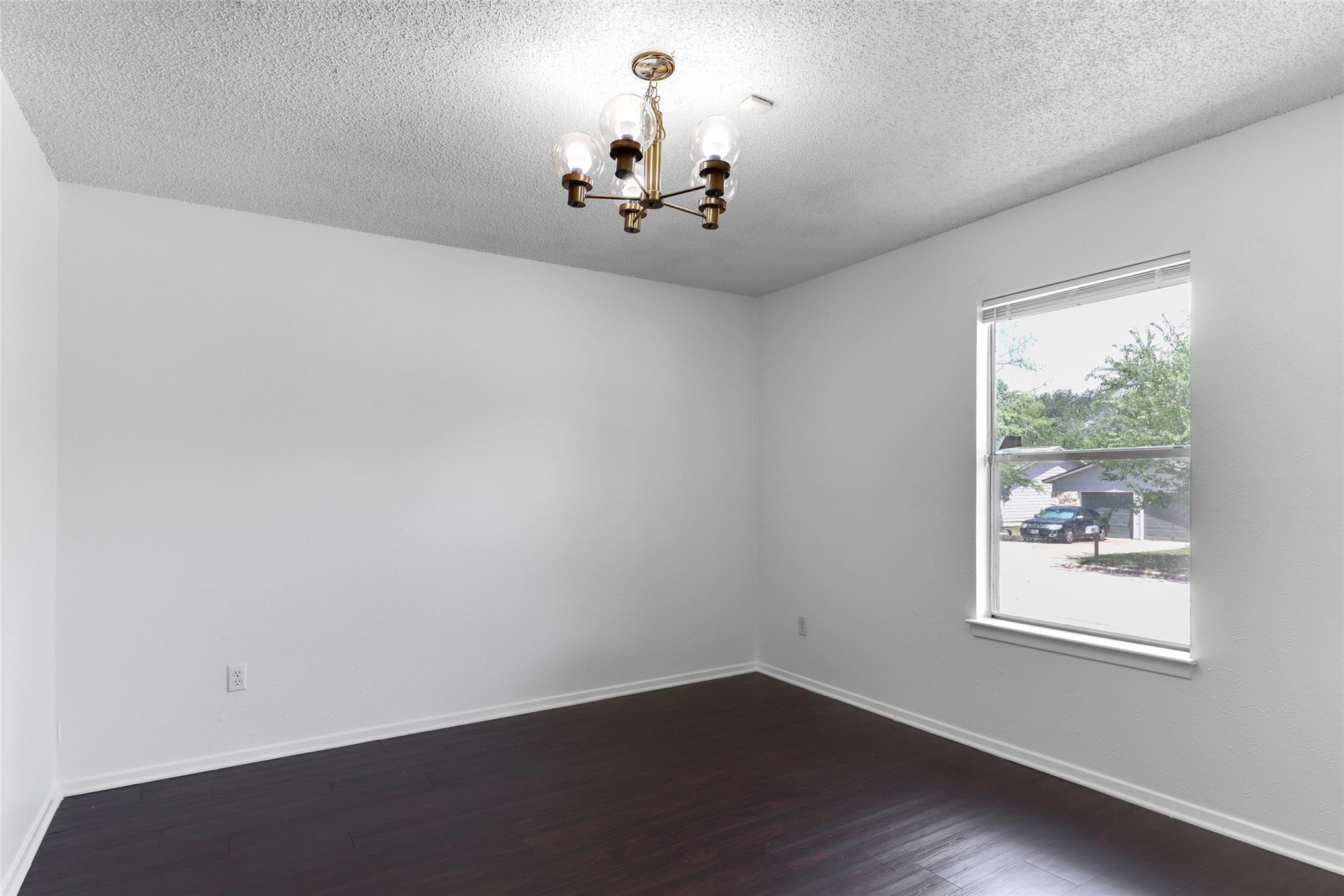 656 Mairo St Property Photo 4