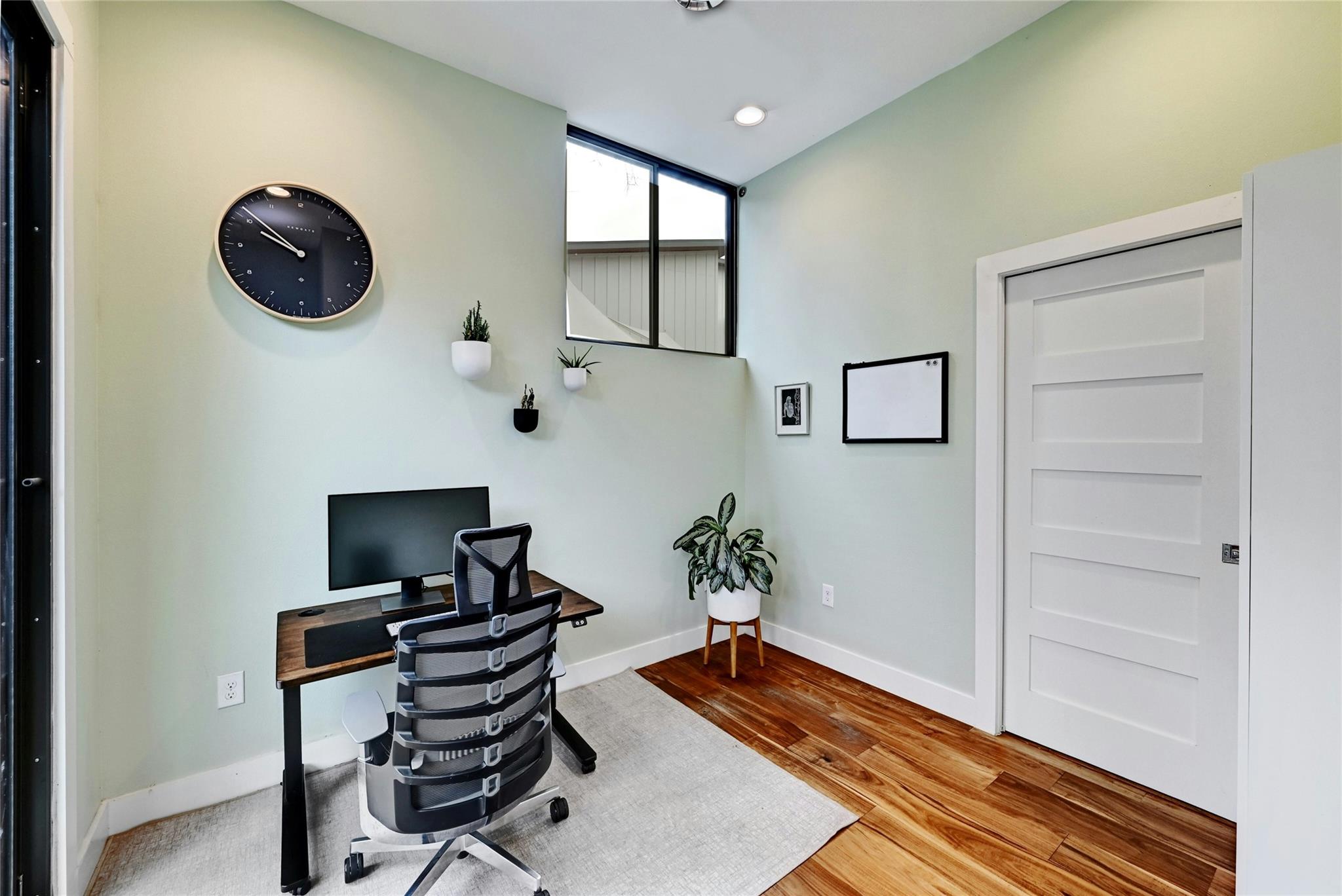 1407 Parkinson Dr 2 Property Photo 17