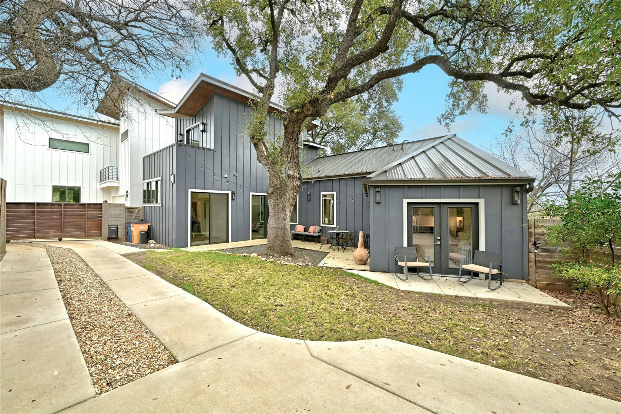 1407 Parkinson Dr 2 Property Photo 25