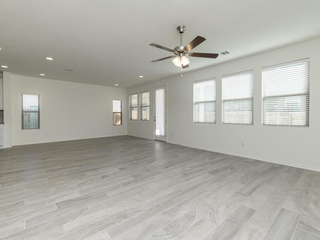 9113 Garnet Dr Property Photo 3