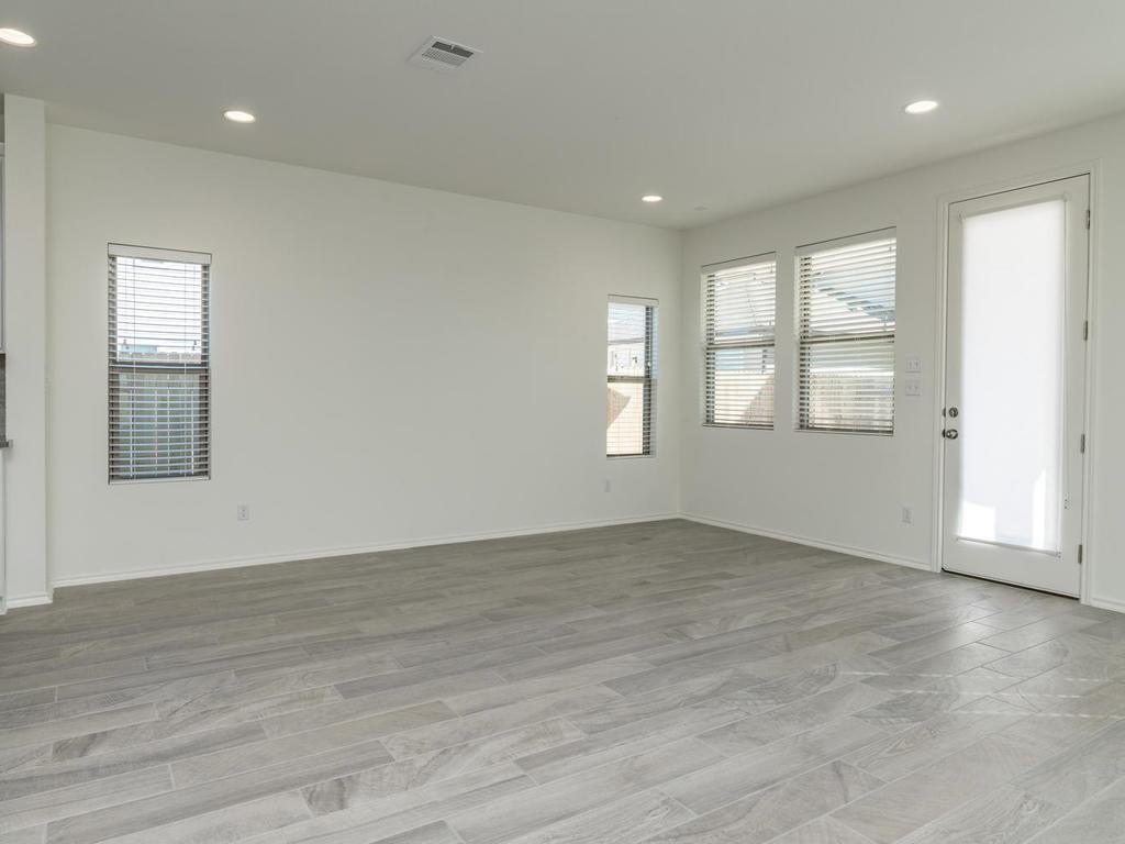 9113 Garnet Dr Property Photo 6