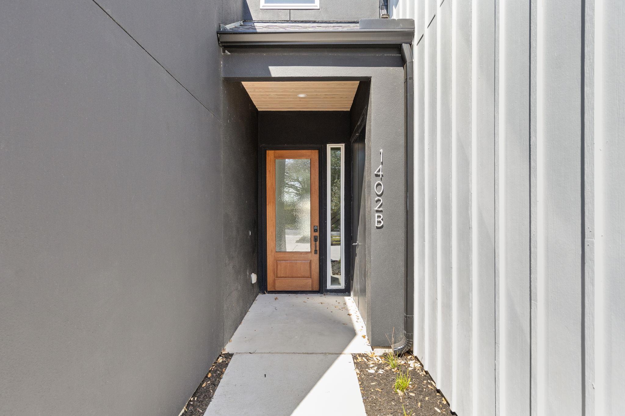 1402 Summit St #b Property Photo 4