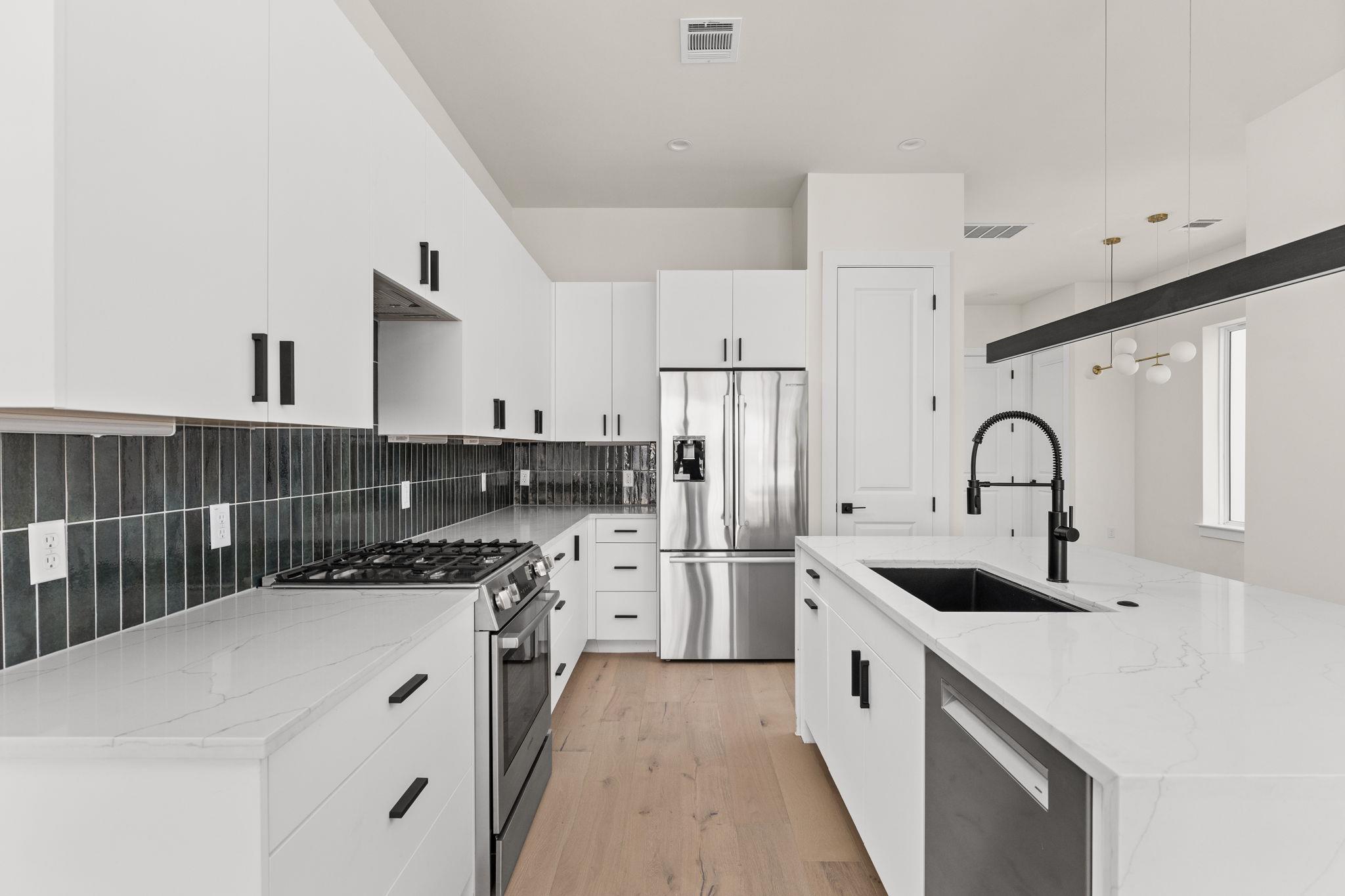 1402 Summit St #b Property Photo 10