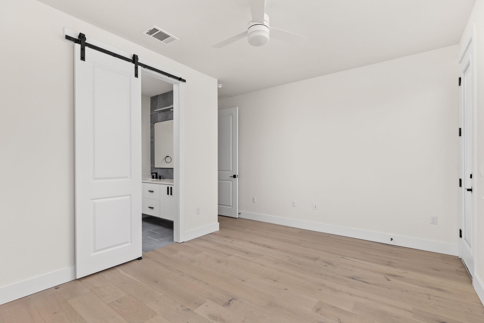 1402 Summit St #b Property Photo 17