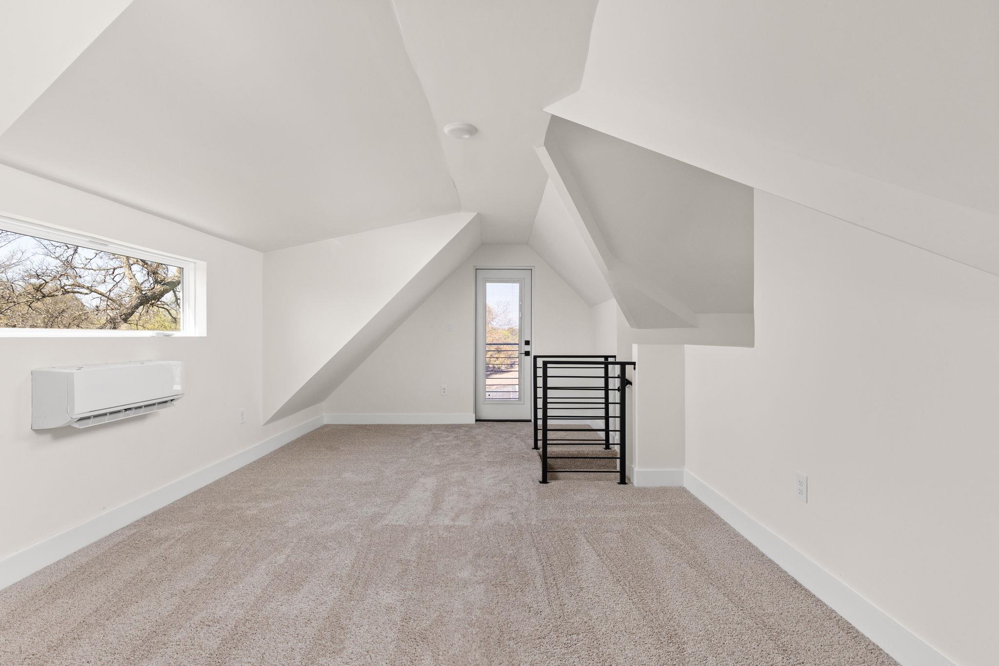 1402 Summit St #b Property Photo 29